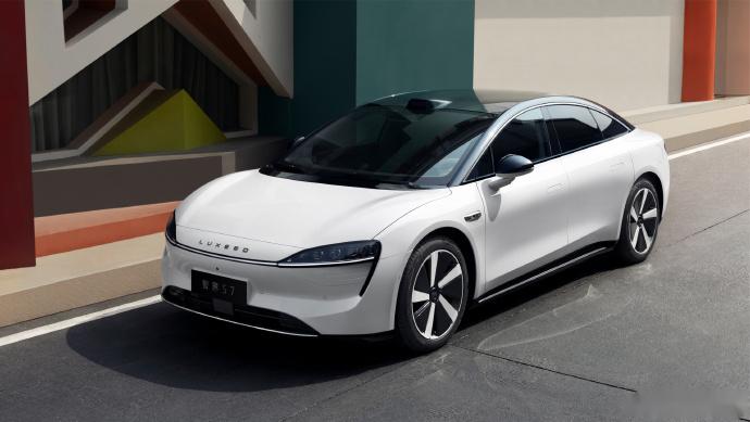 华为“乾崑”智能汽车解决方案来了！年底目标上车50万辆，车BU今年有望盈利