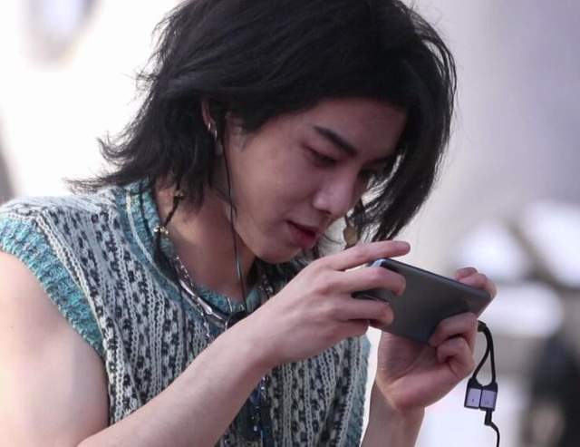 投资降温，华晨宇等明星却热情不减 电竞产业未来是否依然吸金？