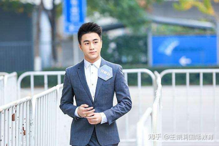 一年营收6亿元 “赌王之子”何猷君将拿下“中国电竞第一股”？