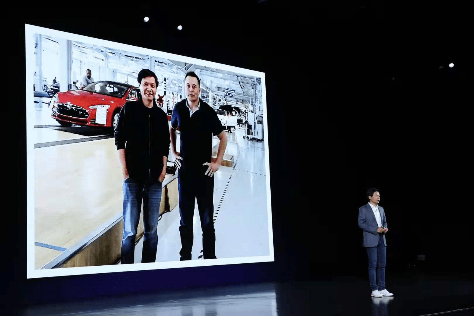 雷军揭秘“小米三年造车路”：拒绝百亿美元估值，2024年冲击12万辆