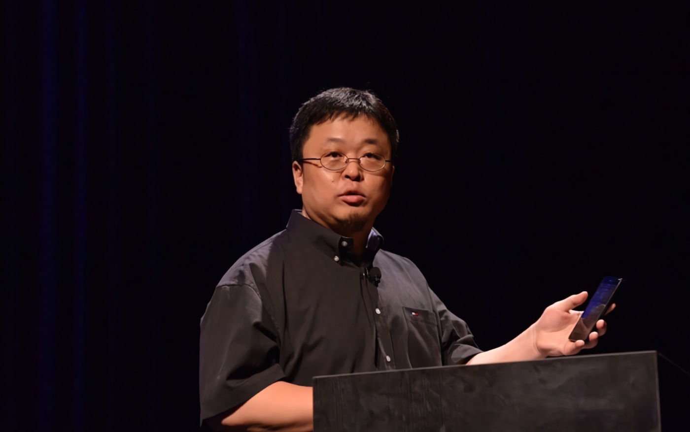 互撕升级！郑刚·果郡王VS罗永浩·钮祜禄，要拍《中国散伙人》？罗永浩最新回应