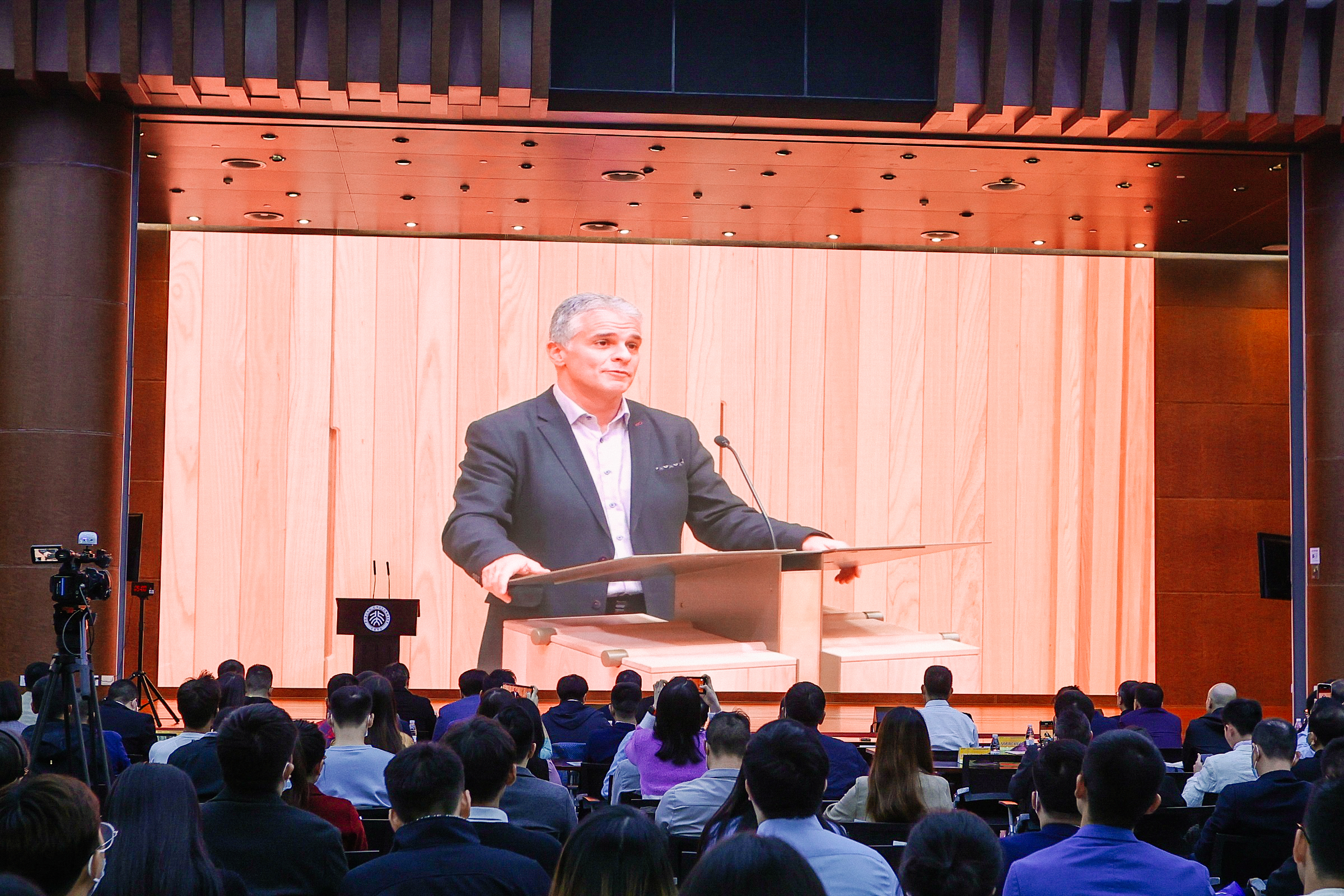 推动创新创业融合 北大-剑桥湾区创业创投论坛成功举办！