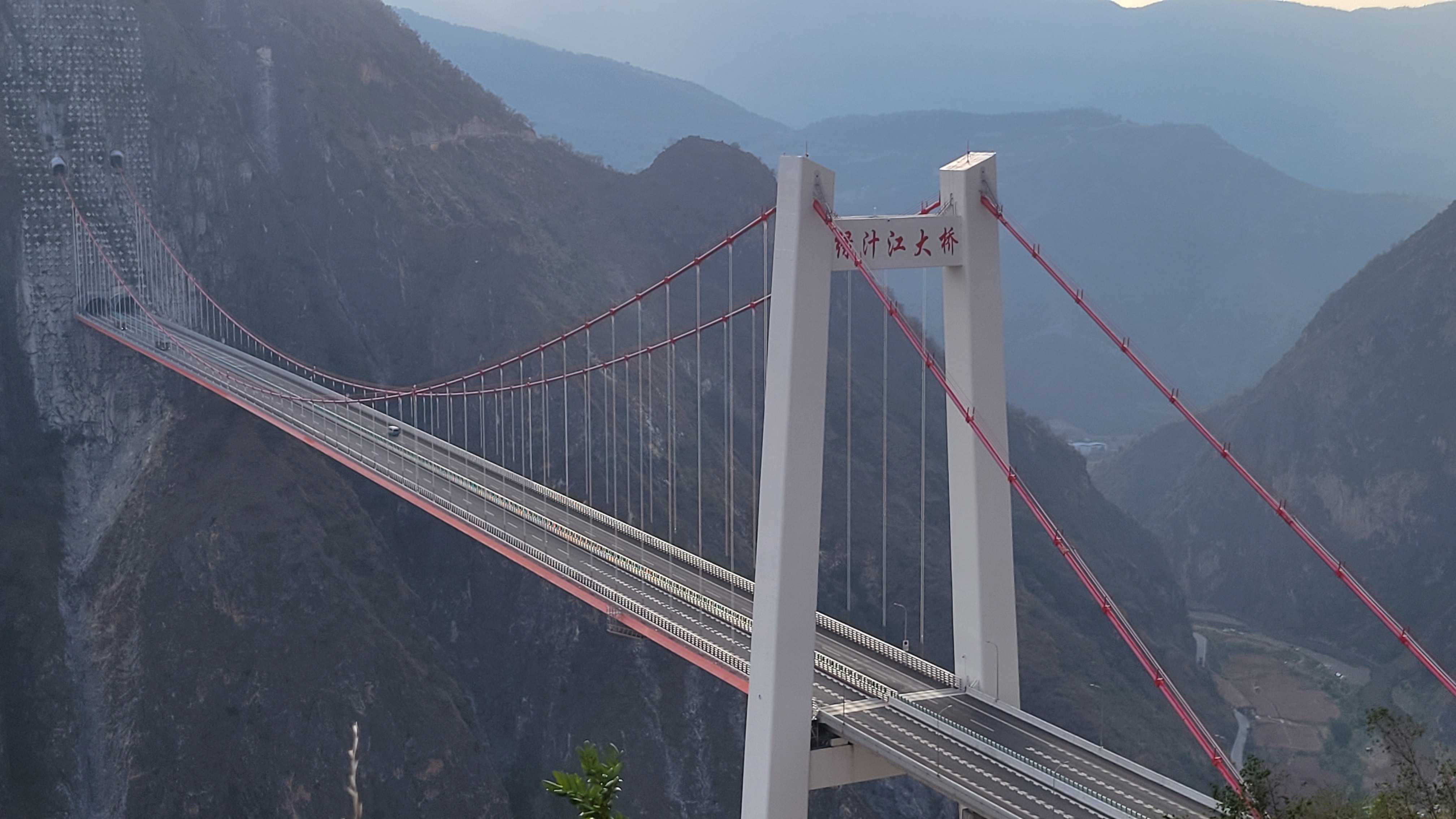 云南：玉楚高速公路建成通车 “滇中绿海明珠”绽放异彩