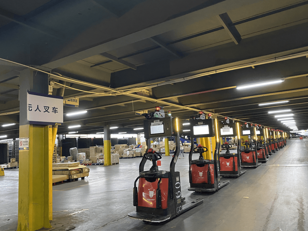 获富临精工数千万元订单，智元机器人落地料箱搬运等工业场景