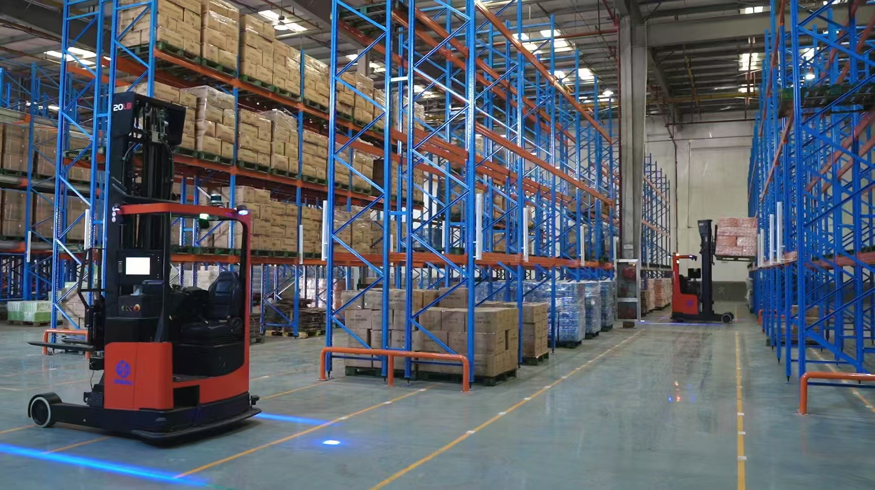 获富临精工数千万元订单，智元机器人落地料箱搬运等工业场景