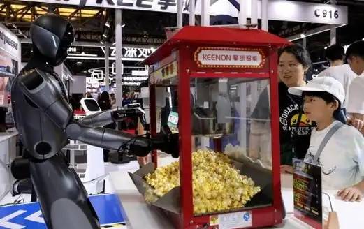 国地中心江磊:人形机器人“三步走”,商用压缩至5-10年